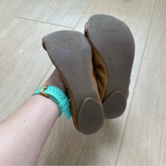 Tory Burch Tan Logo Scrunched Ballet Flats - Picture 6 of 6